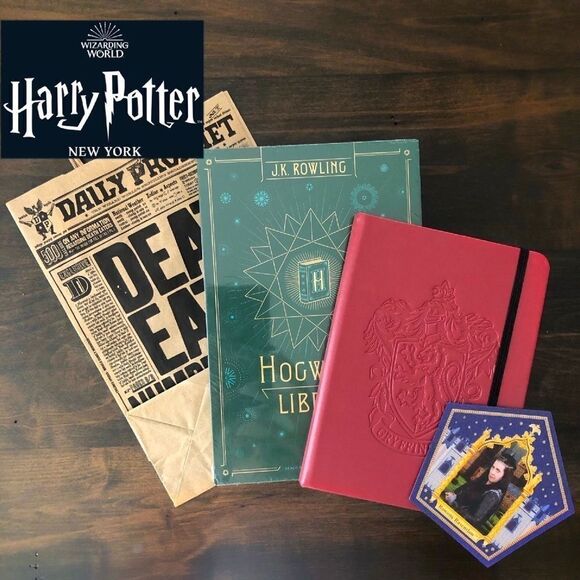 Hogwarts Library Box-Set, Gryffindor Journal, Collector’s Card, & Exclusive Bag - Picture 1 of 16